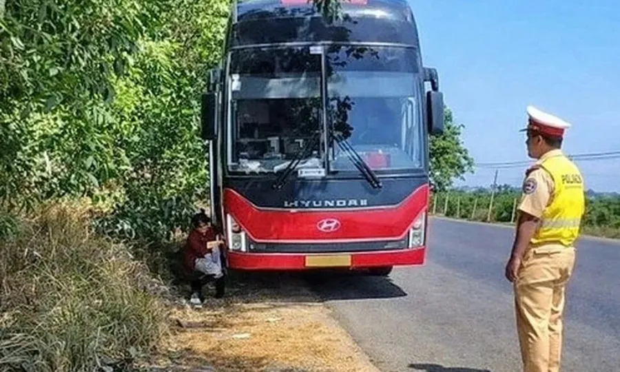 Quảng Ngãi: Xe khách 45 chỗ nhồi nhét 61 người bị phạt 120 triệu