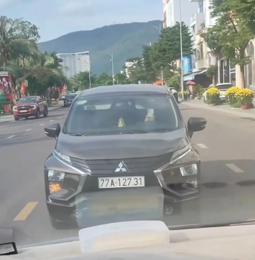 2-o-to-dung-doi-dau-nhau-tren-duong-xuan-dieu-1772068819818226882251