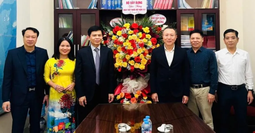 Thứ trưởng Lê Anh Tuấn chúc mừng Cục Y tế GTVT nhân Ngày Thầy thuốc Việt Nam