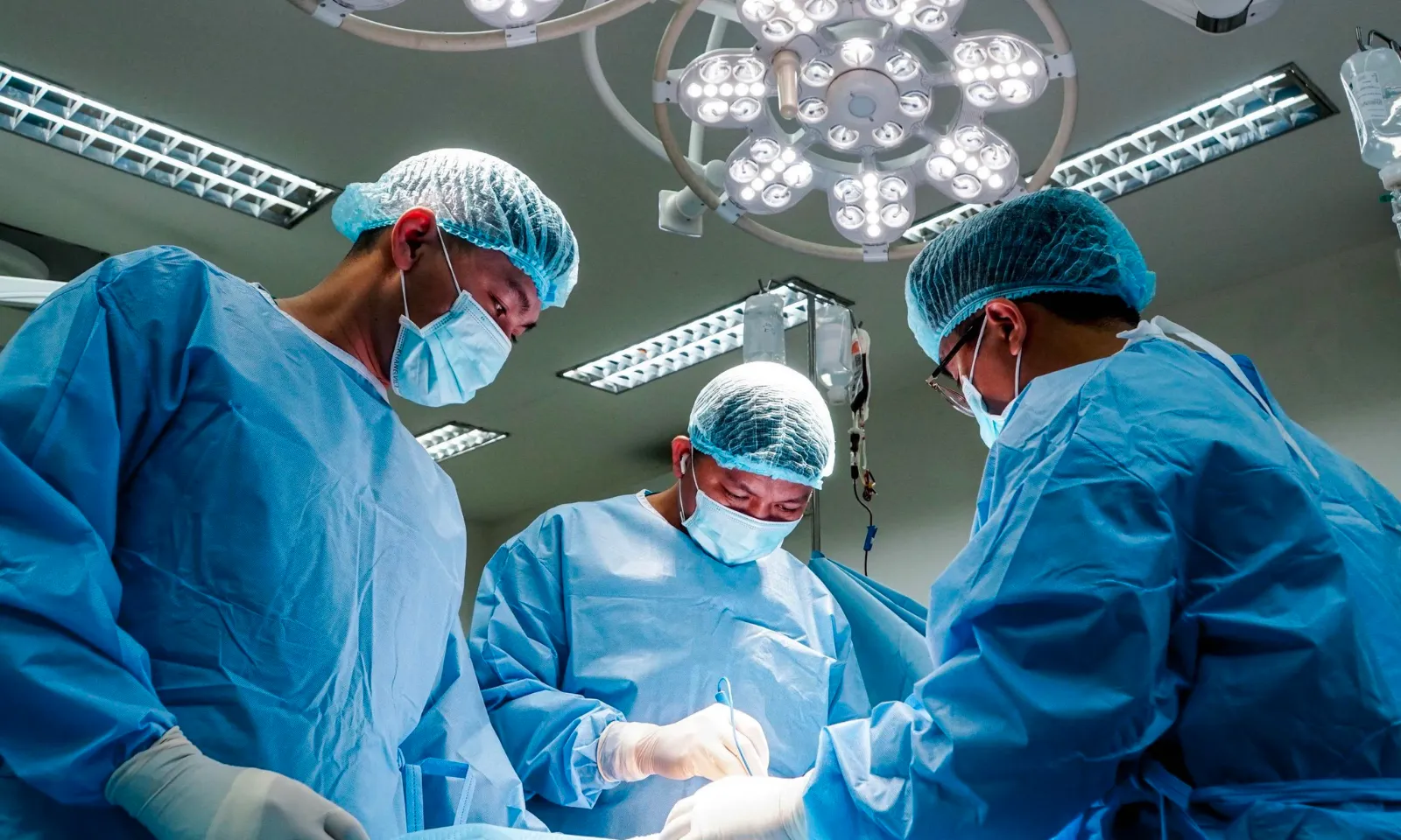 4 giờ nghẹt thở trong đêm: Giành lại đôi chân từ tử thần cho chàng trai 26 tuổi