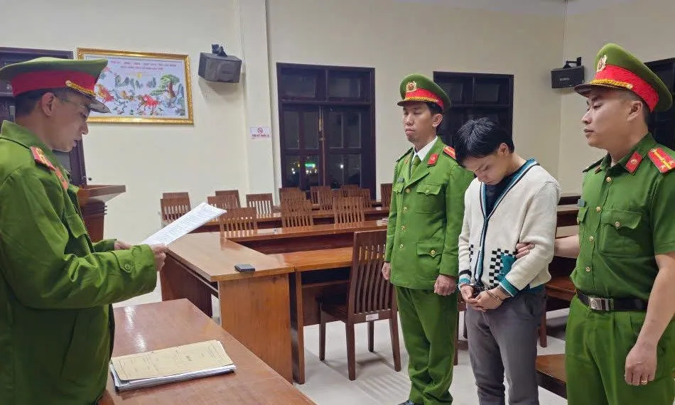 Bắt tài xế lái ô tô tông 8 người tại cây xăng ở Đà Lạt