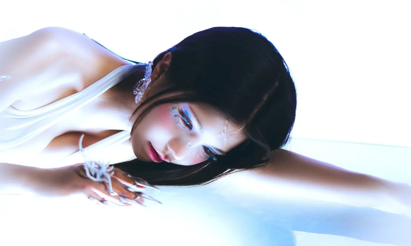 MC Esports Mai Dora tung MV 'Say What', chính thức debut làm ca sĩ