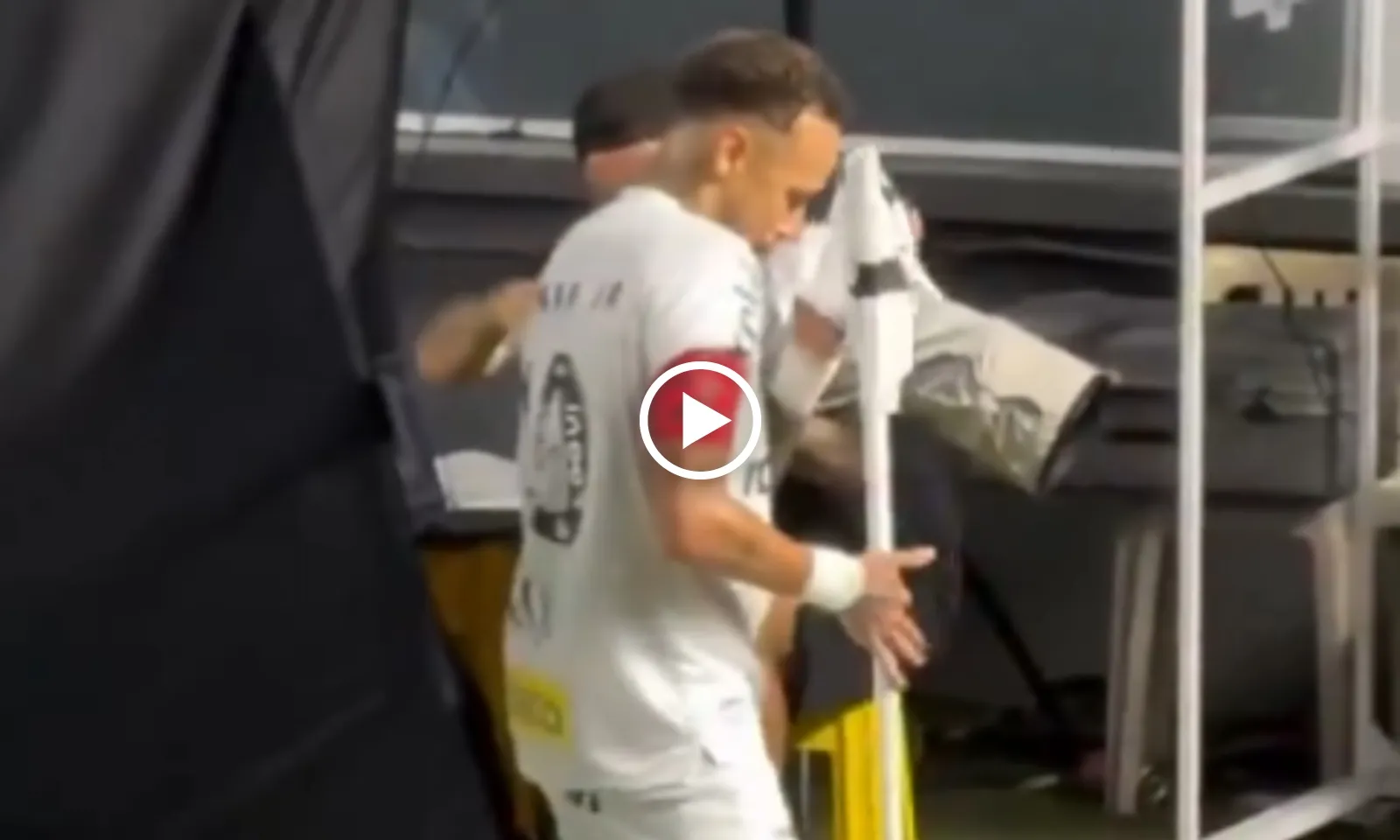 VIDEO: Neymar lập cú đúp siêu hạng, ăn mừng thách thức kiểu Vinicius