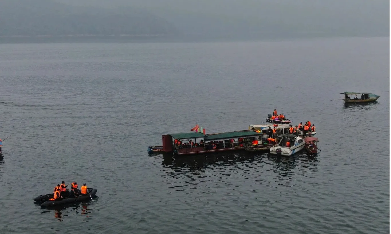 Khởi tố thêm lái tàu chở đá trong vụ lật tàu 6 người chết ở hồ Thác Bà