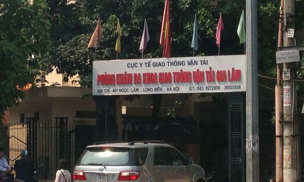 Lãnh đạo Bộ Xây dựng tri ân đội ngũ y tế dịp 27/2