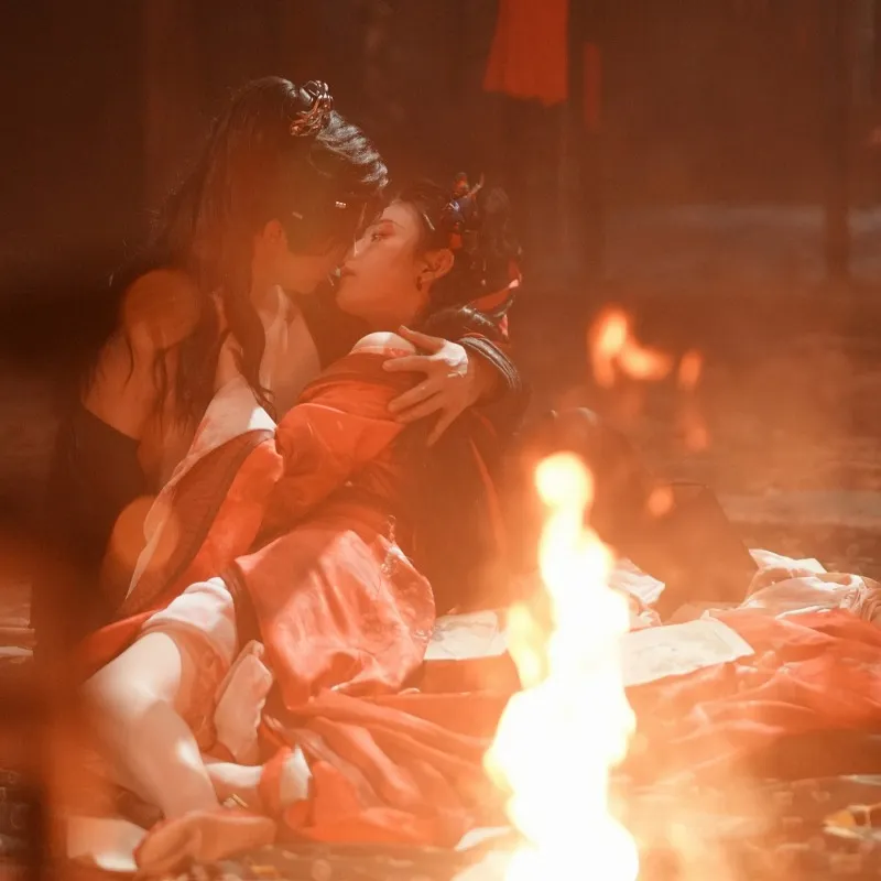 voh-review-dien-vien-trong-hong-dau-tren-chan-may-nang-11