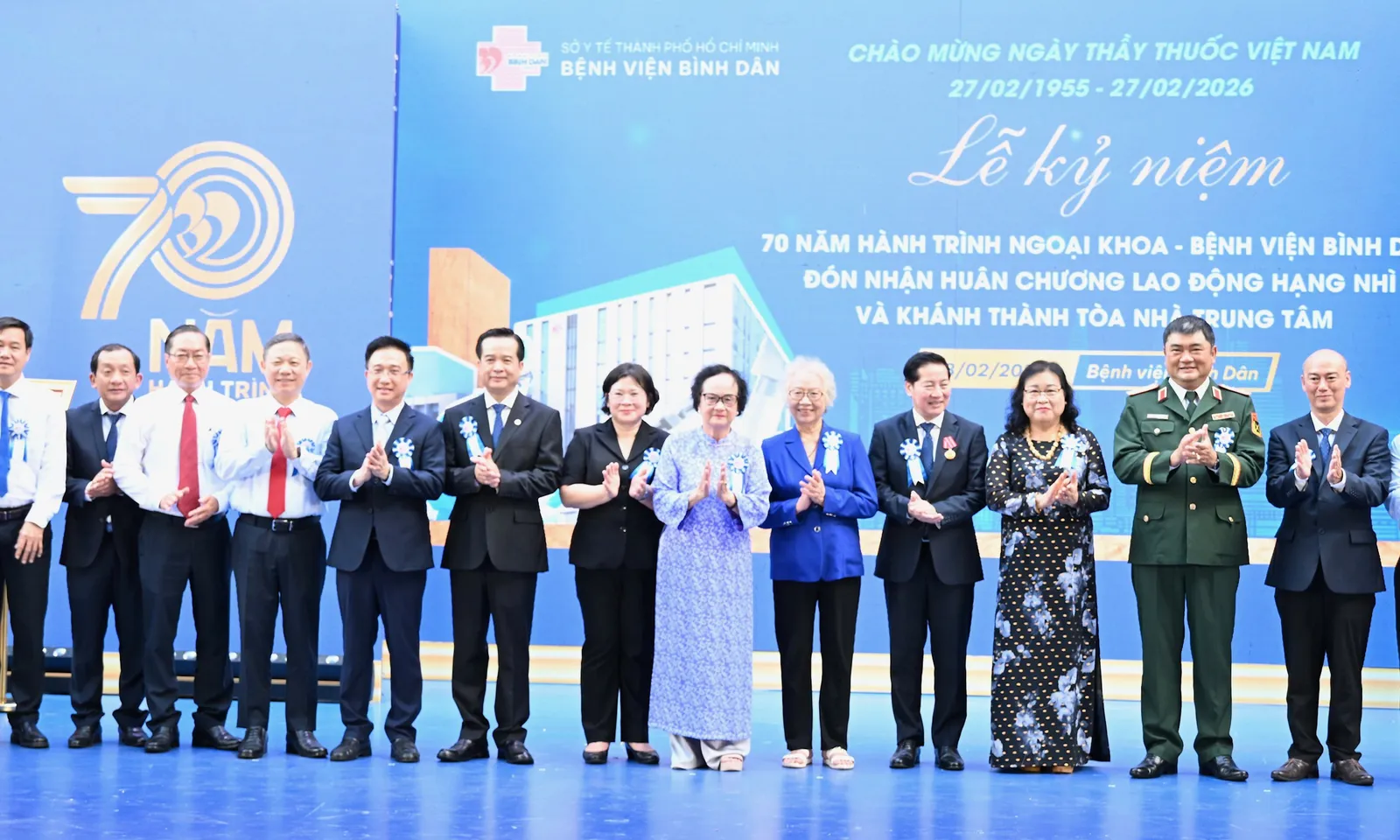 Bệnh viện Bình Dân đón nhận Huân chương Lao động hạng Nhì