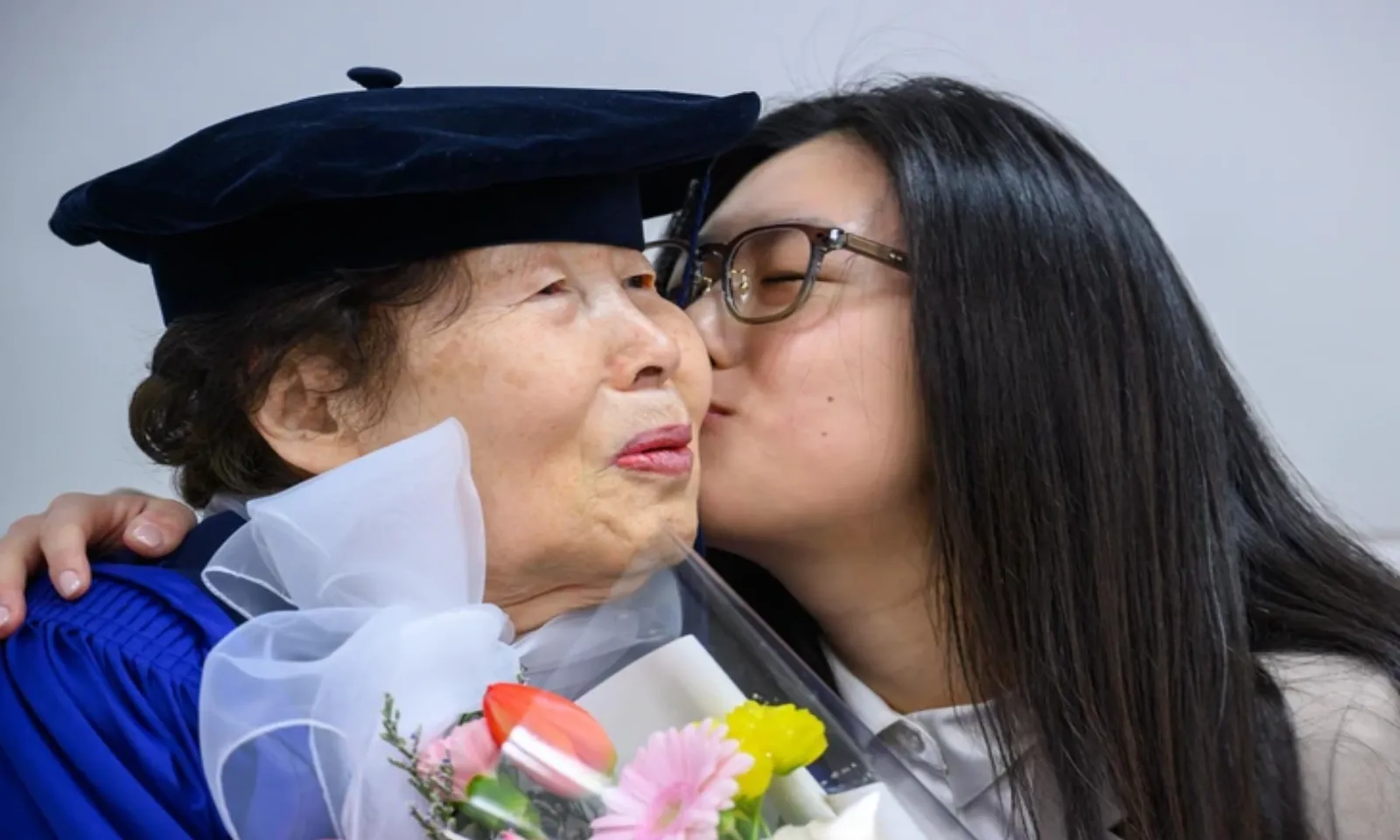 Từ mù chữ đến cử nhân ở tuổi 85 Hành trình phi thường của cụ bà Hàn Quốc – Hình 3