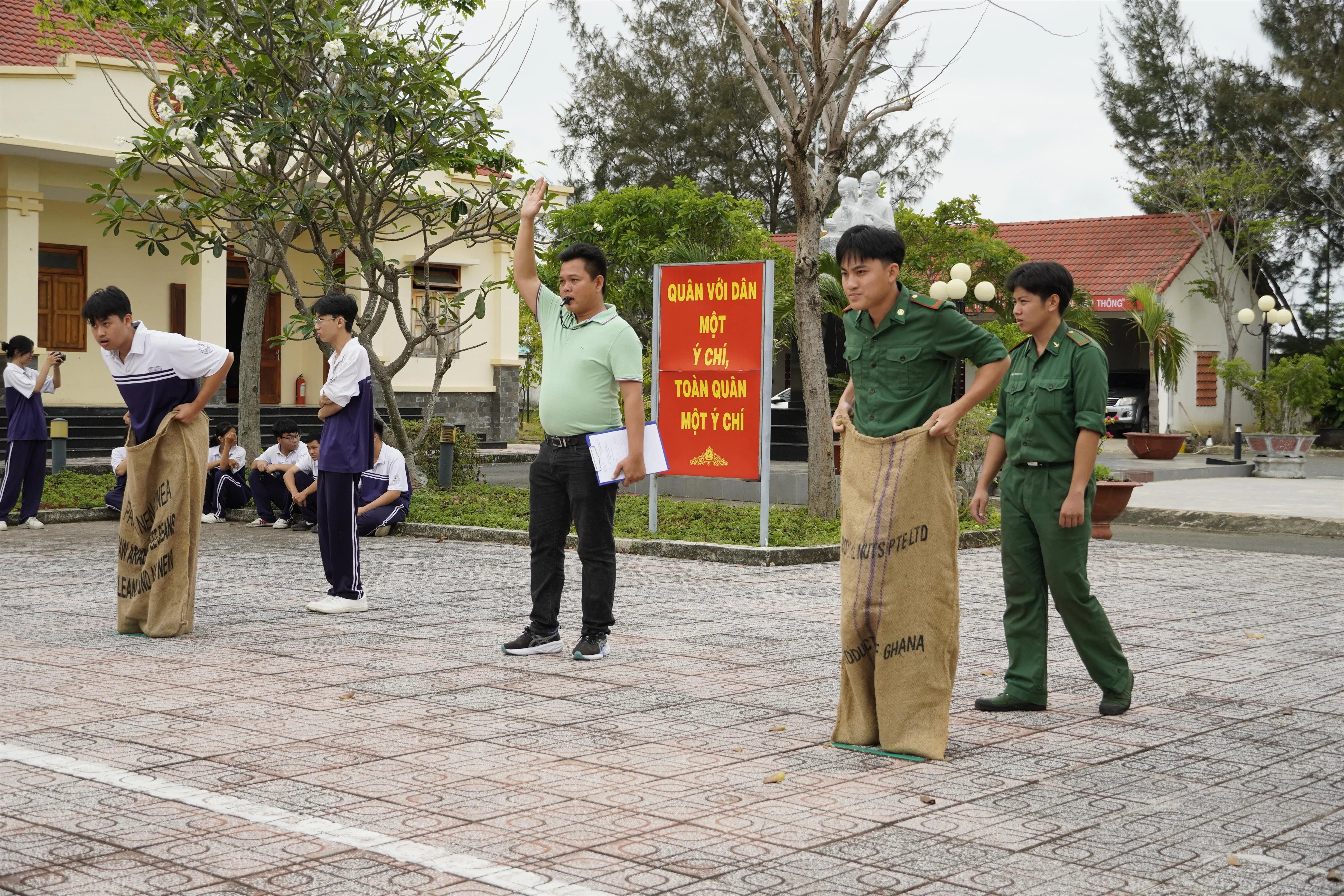 8. Hoạt động thể thao