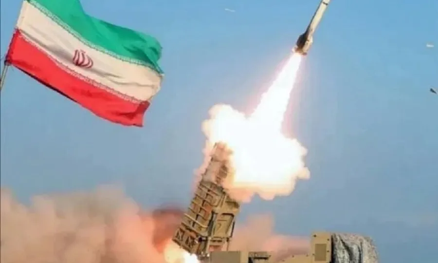 Iran tấn công 27 căn cứ Mỹ, Pakistan bùng phát bạo lực