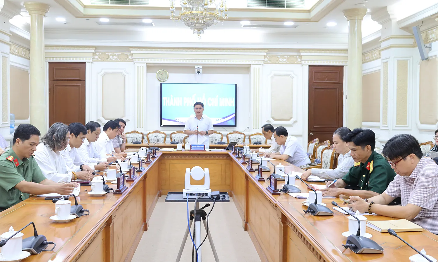 Quang cảnh phiên họp