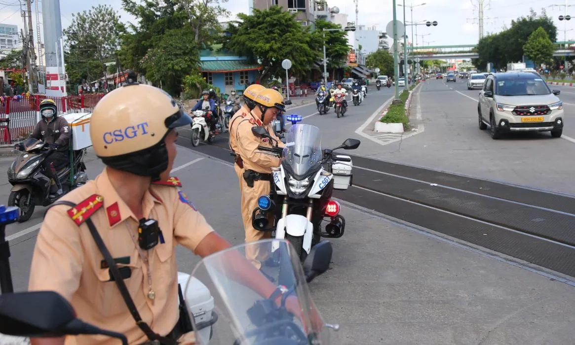 Phạt nguội 111 xe máy vi phạm trên đại lộ Phạm Văn Đồng 