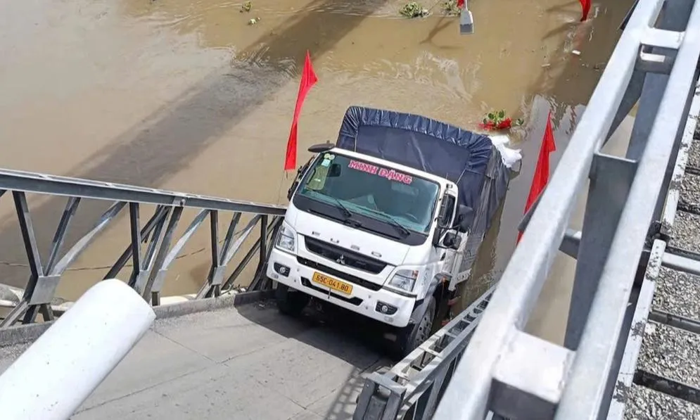 Sập cầu 30 Tháng 4 ở Cần Thơ do xe quá tải, xử lý tài xế và doanh nghiệp liên quan
