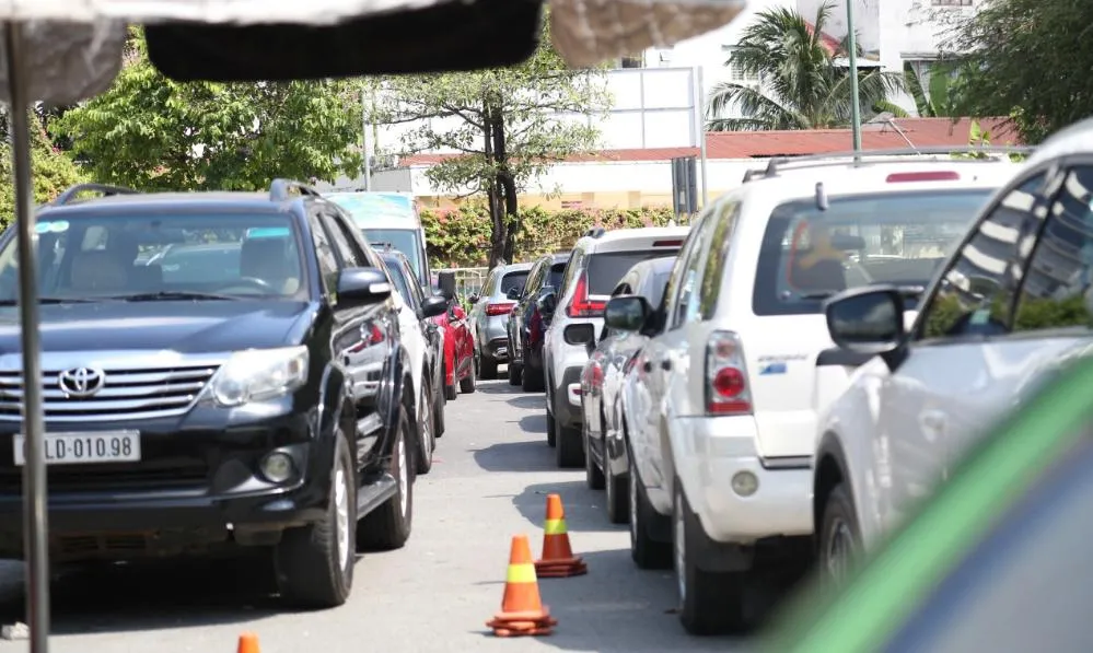 Ngày đầu cấp đăng kiểm điện tử, hệ thống quá tải, hồ sơ xử lý chậm