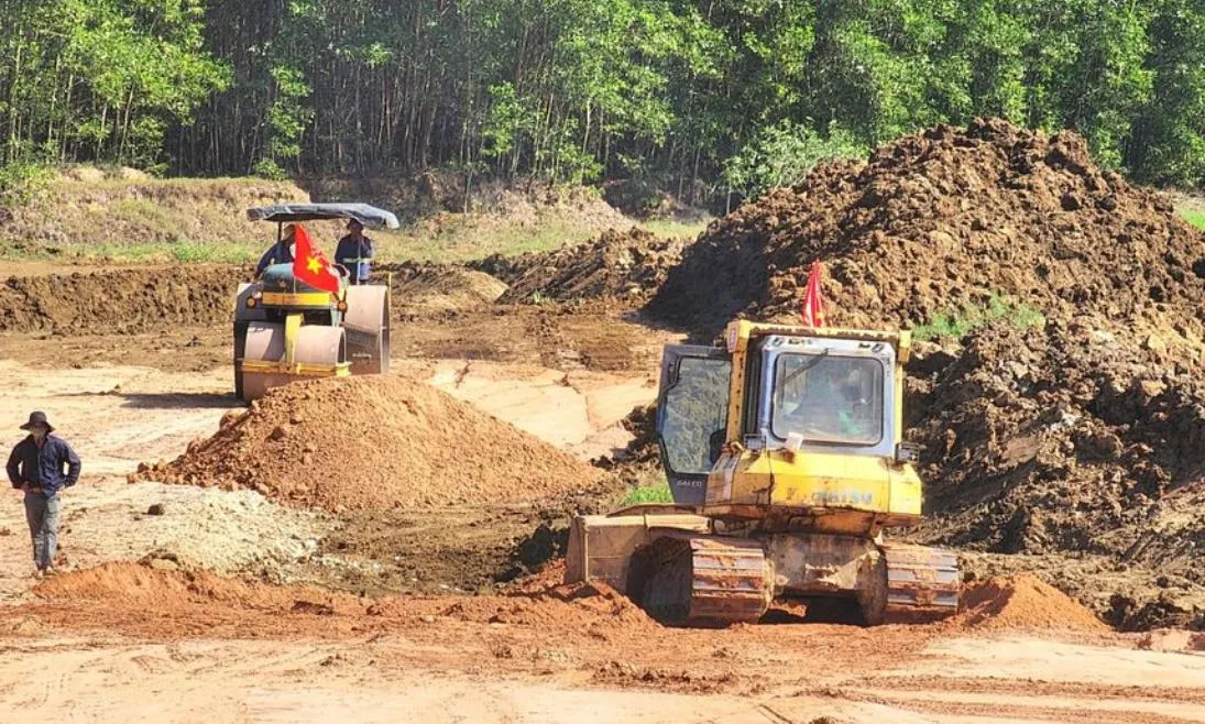 Quảng Ngãi: Dự án đường 3.500 tỷ vướng mặt bằng, thi công chậm tiến độ