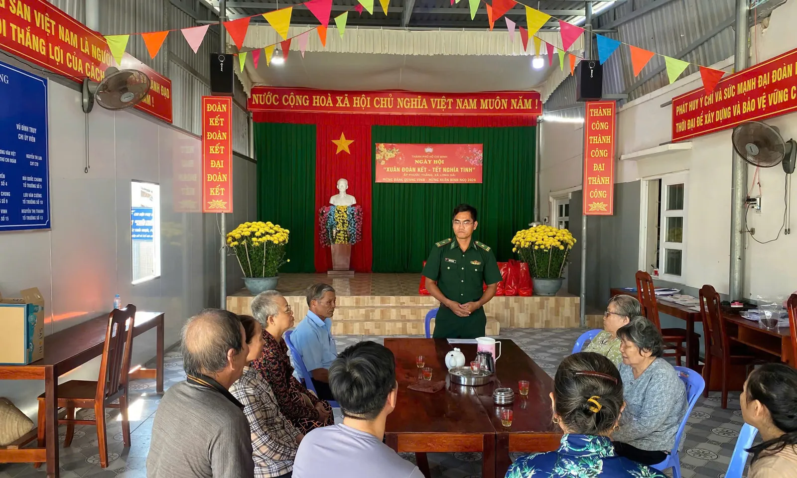 Tuyên truyền, vận động người dân xã ven biển thực hiện quyền bầu cử