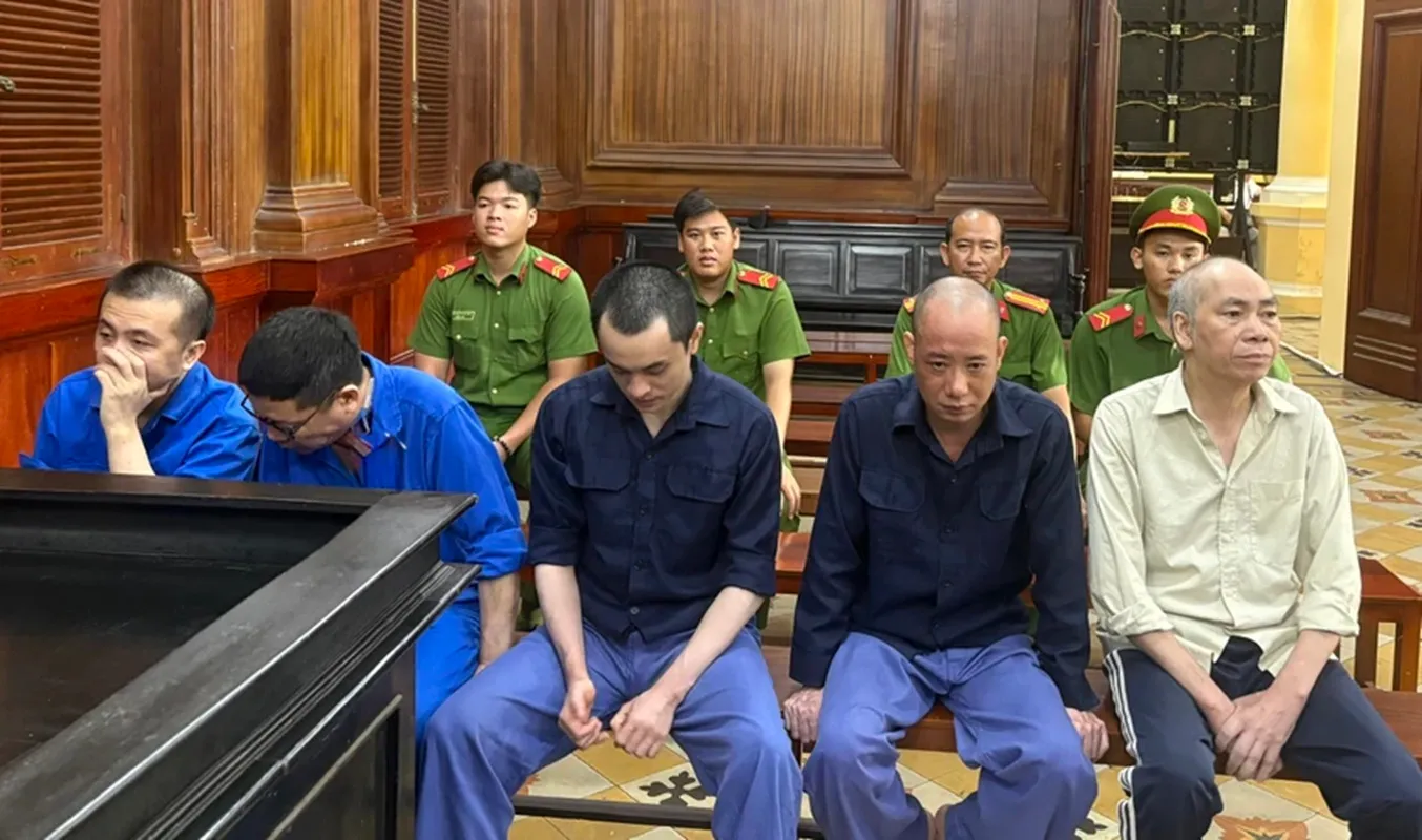 Các bị cáo tại phiên tòa - Ảnh SONG MAI