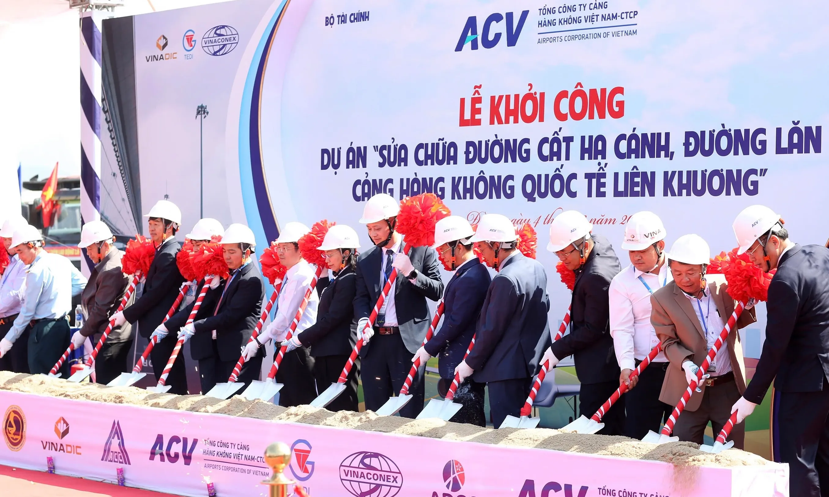 Sân bay Liên Khương đóng cửa gần 6 tháng để sửa đường băng hơn 1.000 tỷ đồng