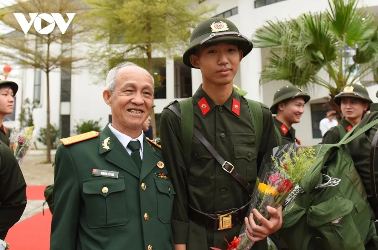 Đại úy Nguyễn Văn Chè và cháu nội