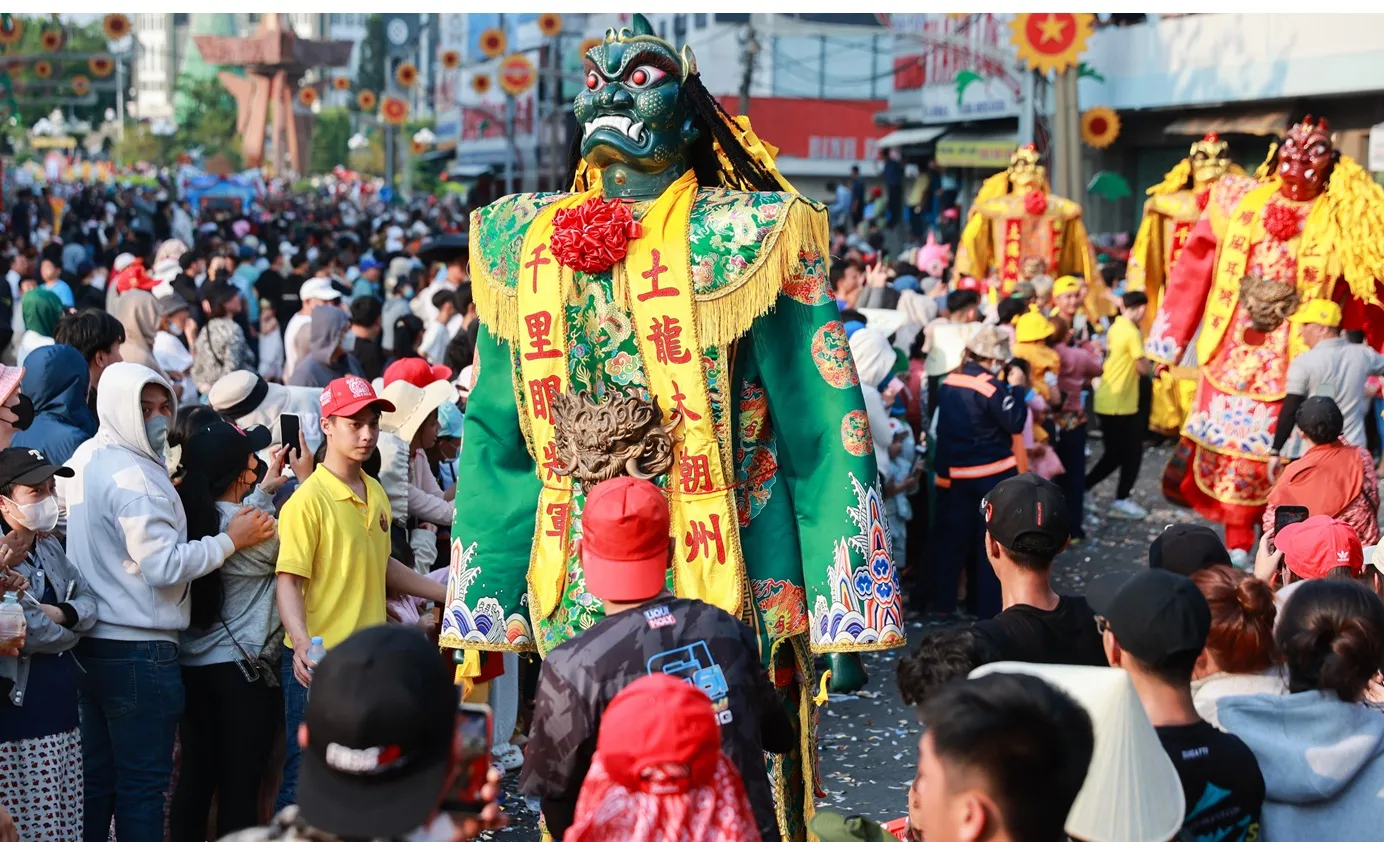 Lễ hội rước kiệu Bà Thiên Hậu