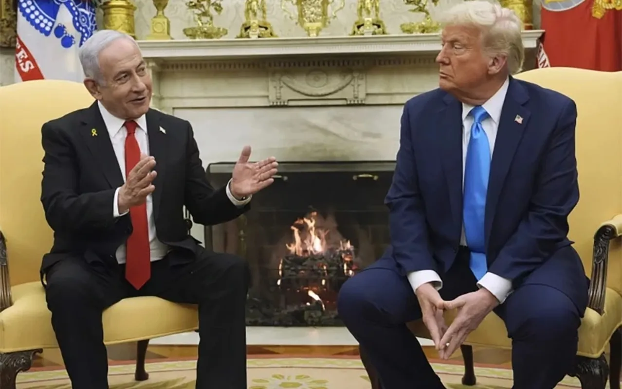 Thủ tướng Israel Benjamin Netanyahu (trái) và Tổng thống Mỹ Donald Trump. Ảnh AP