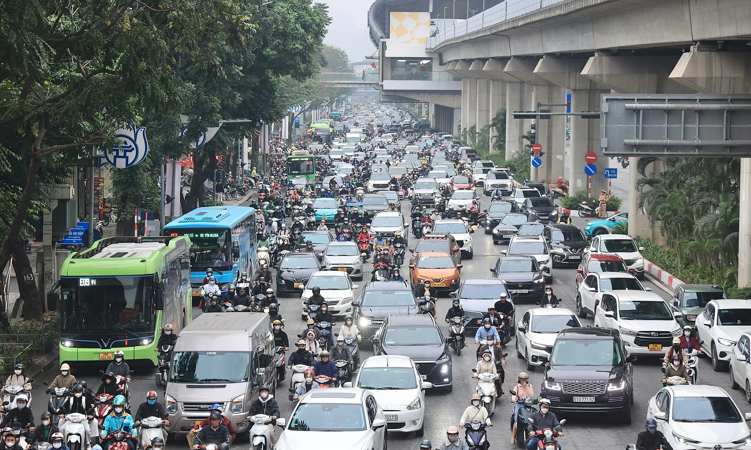 Bộ Xây dựng phối hợp Hà Nội tháo gỡ ùn tắc giao thông