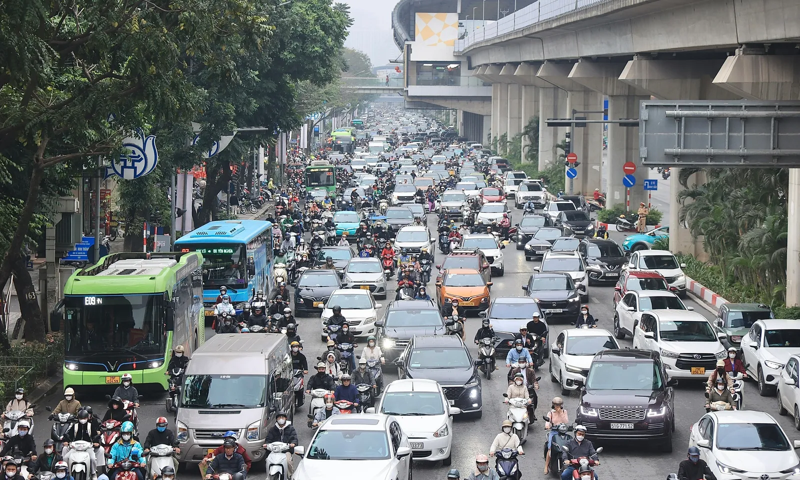 Bộ Xây dựng phối hợp Hà Nội tháo gỡ ùn tắc giao thông