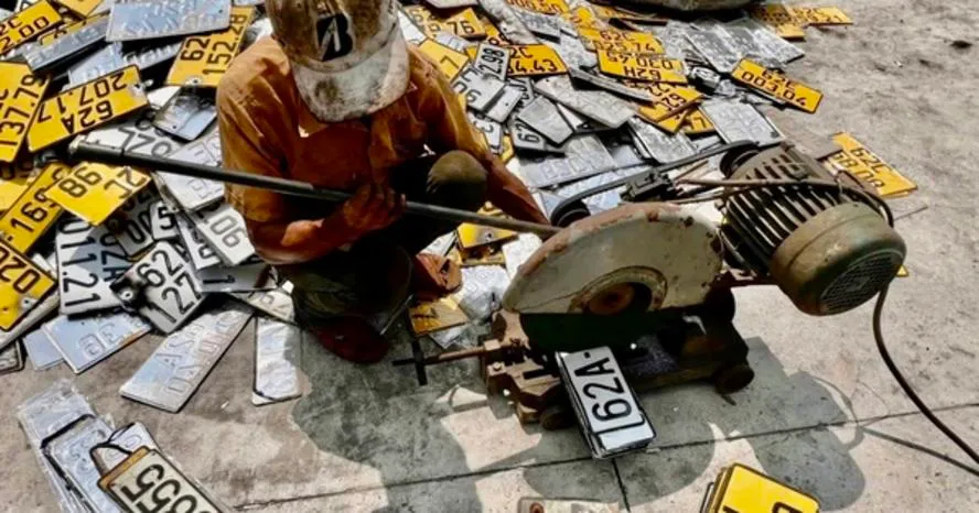 Tây Ninh tiêu hủy gần 71.000 phôi đăng ký xe, hơn 3.000 bộ biển số thu hồi