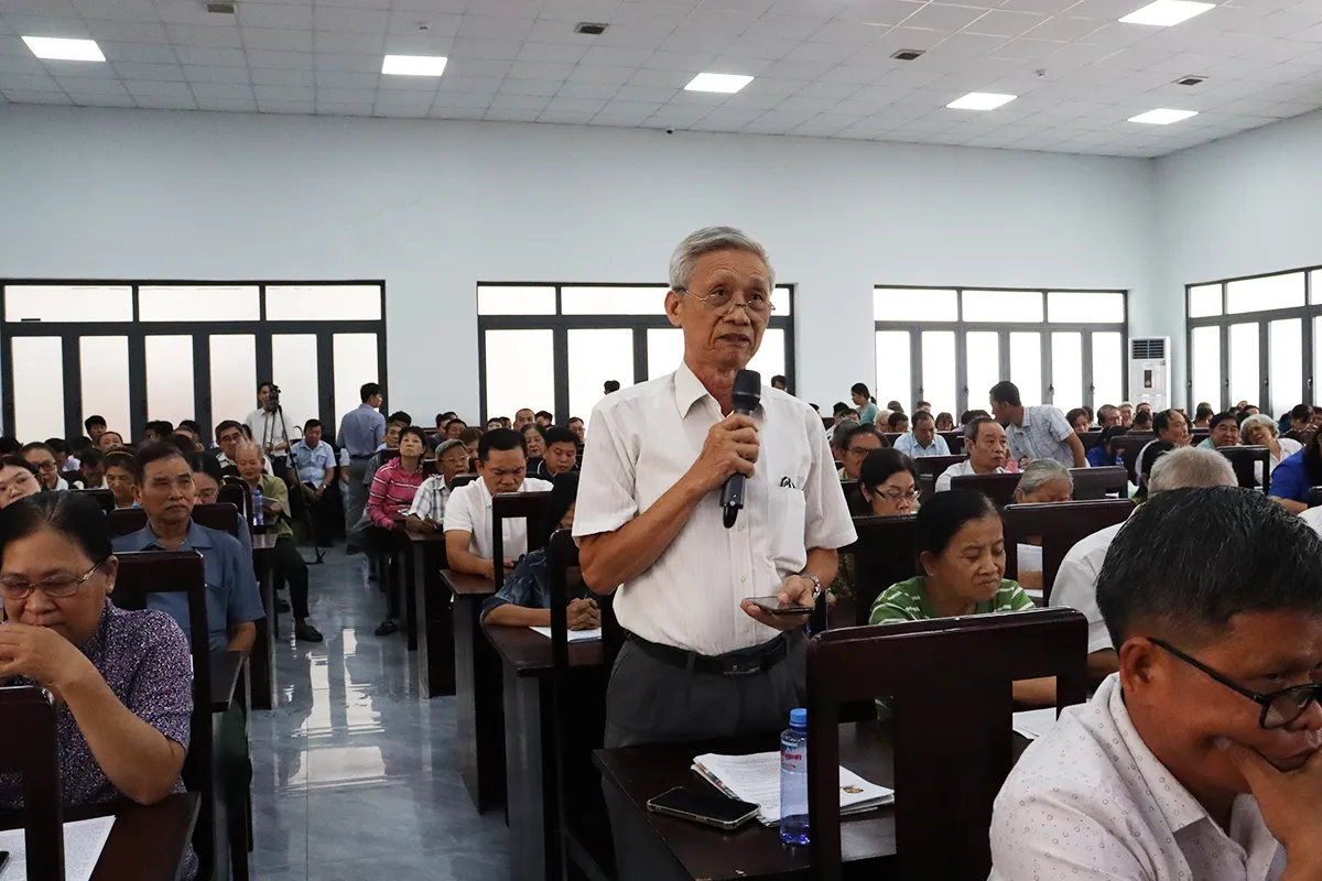 Cử tri phát biểu ý kiến