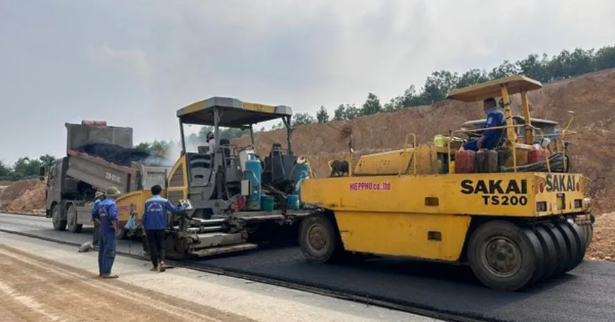 Tăng ca, tăng kíp đẩy nhanh tiến độ cao tốc Tuyên Quang - Hà Giang