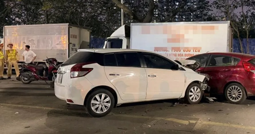 Hà Nội: Danh tính tài xế ô tô tông 8 phương tiện, ba người bị thương ở đườngNguyễn Chánh