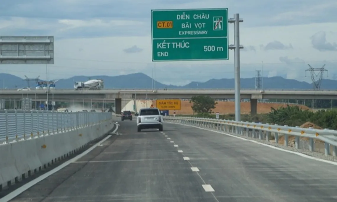 Vì sao cao tốc Diễn Châu – Bãi Vọt phải lắp lại barie thu phí?