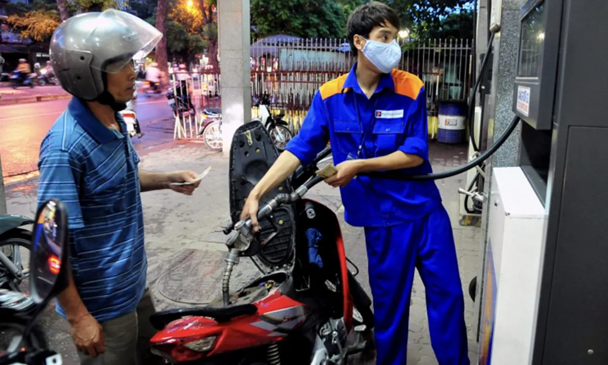 Xăng dầu tăng mạnh, doanh nghiệp vận tải lo áp lực chi phí