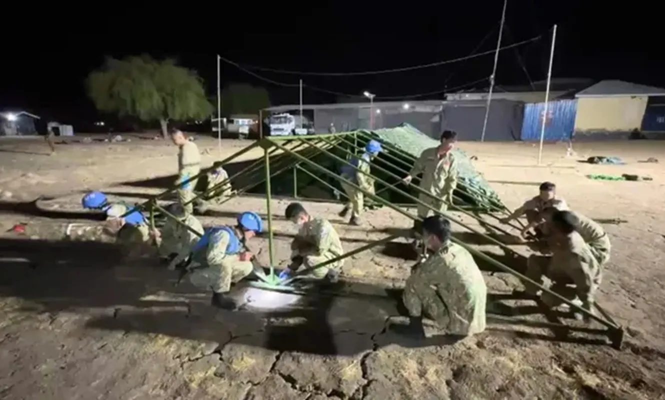 Bộ đội Việt Nam xuyên đêm hỗ trợ dân thường tại Abyei