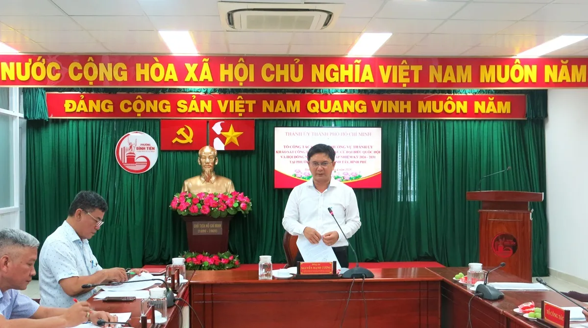 Phó Chủ tịch UBND TP Nguyễn Mạnh Cường- Phó Chủ tịch UBBC Thành phố yêu cầu các phường tăng cường công tác tuyên truyền cho ngày bầu cử