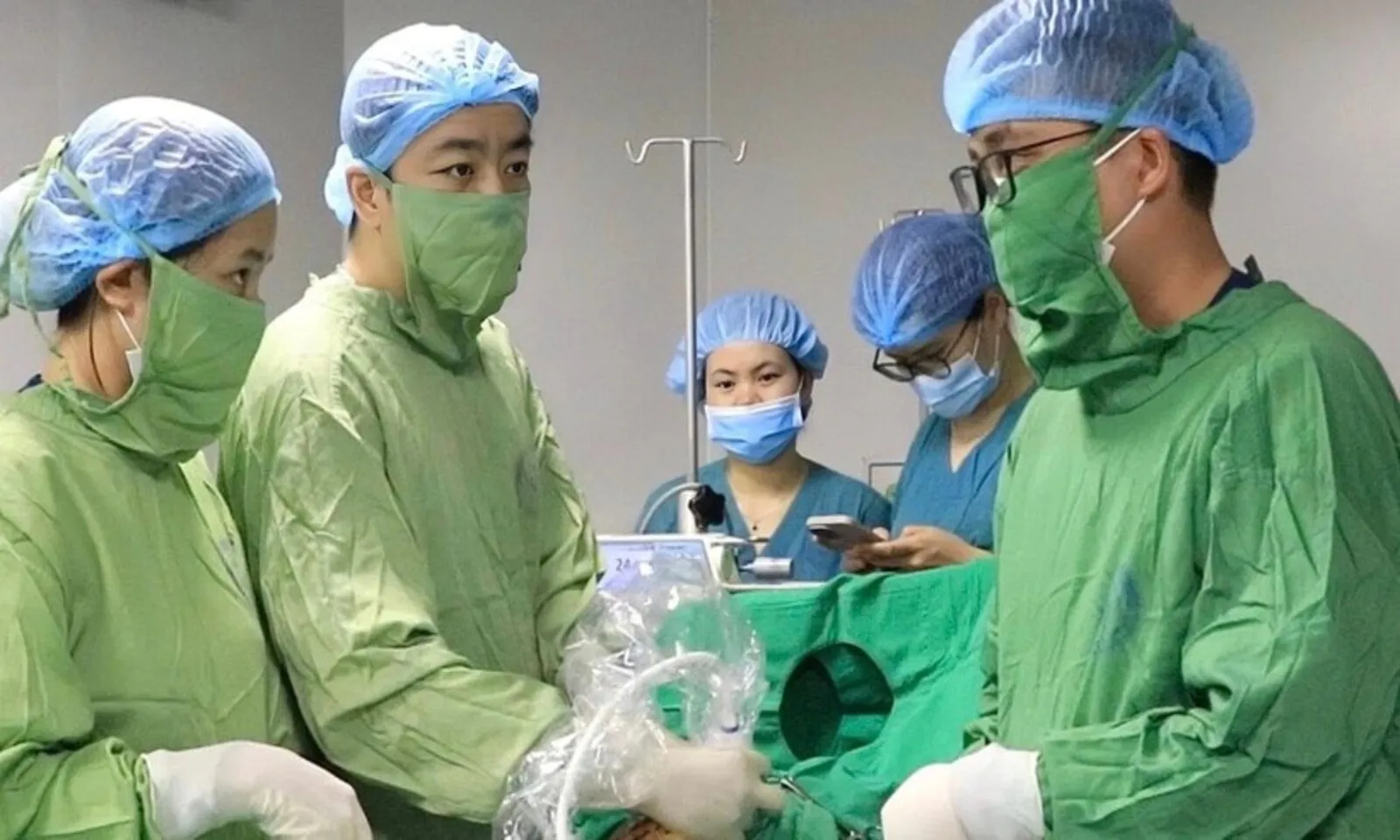 Cứu thai nhi 32 tuần nguy cơ suy tim nhờ dẫn lưu màng phổi