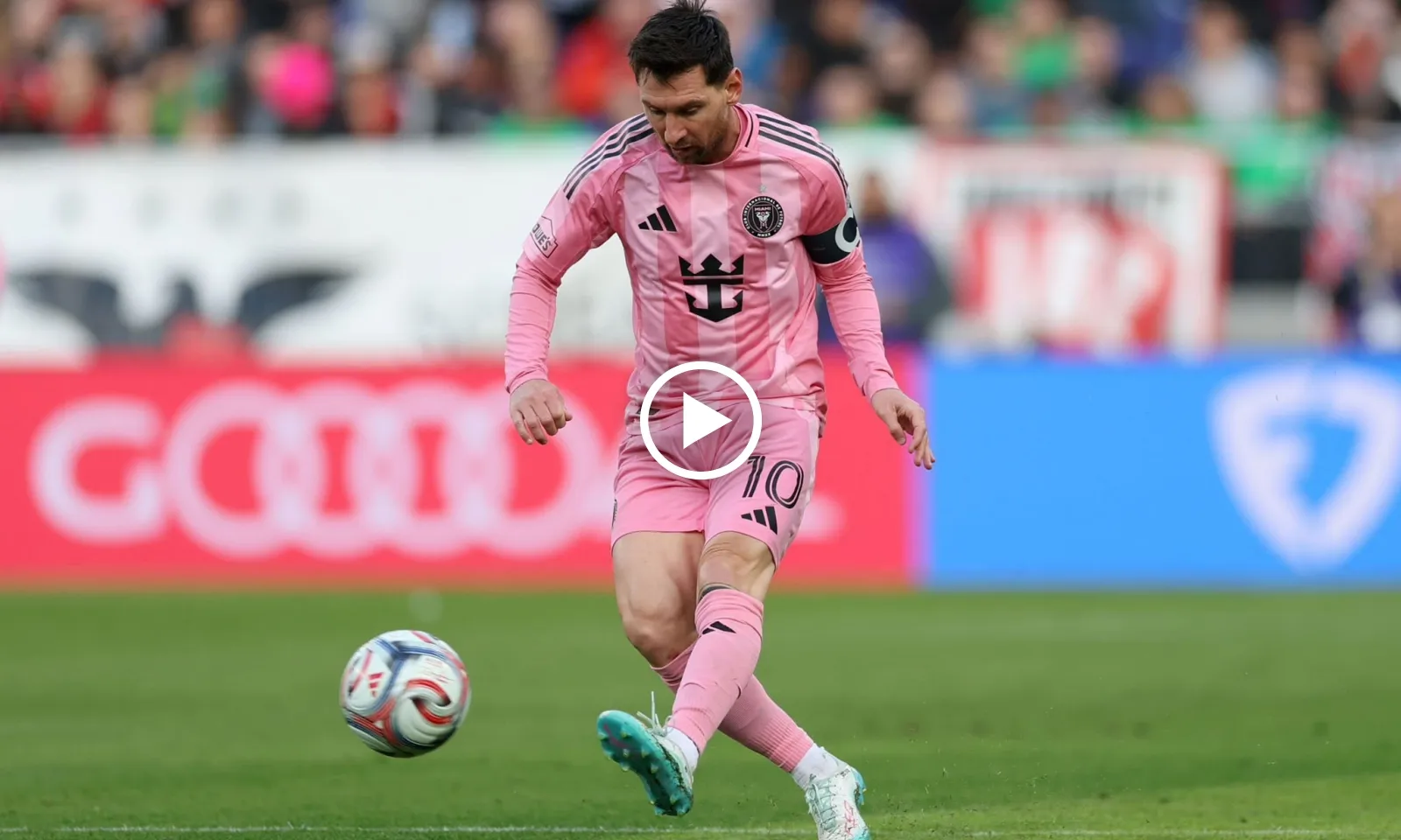 VIDEO: Messi bấm bóng nghệ thuật qua đầu thủ môn, Inter Miami thắng trận