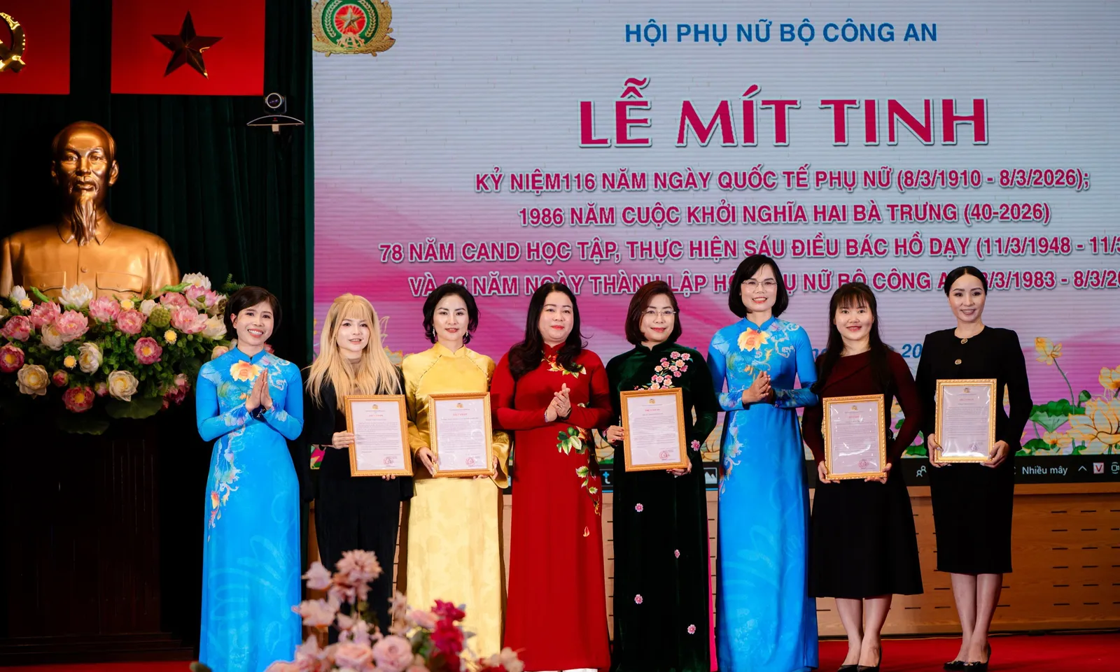 NTK Trần Phương Hoa tôn vinh hình ảnh “bông hồng thép” qua bộ sưu tập áo dài mới 