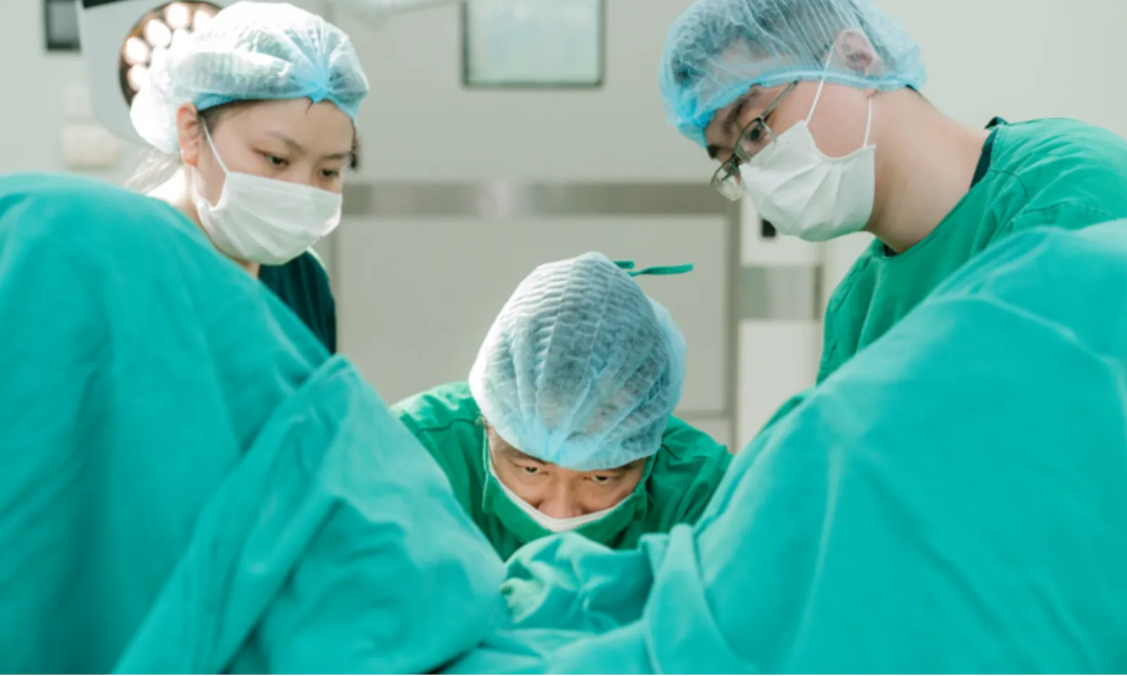 Cứu bé trai viêm ruột thừa hiếm gặp do phủ tạng đảo ngược