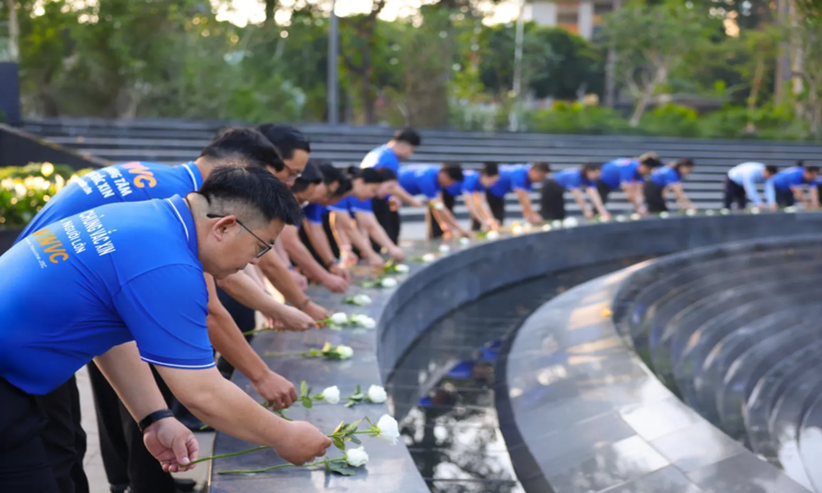 Tưởng niệm nạn nhân Covid-19, nhìn lại bài học vaccine sau 5 năm – Hình 2