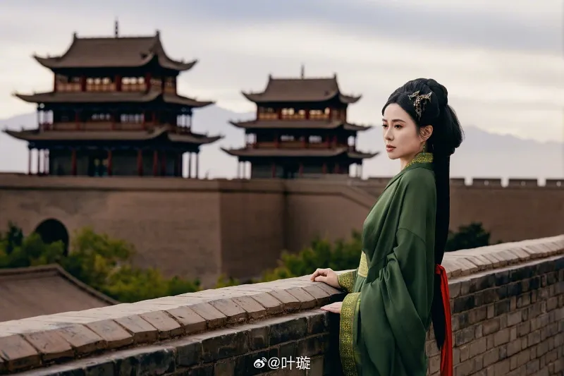 voh-hoa-dan-tvb-diep-tuyen-dong-phim-ngan-khong-co-nghia-xuong-cap-9