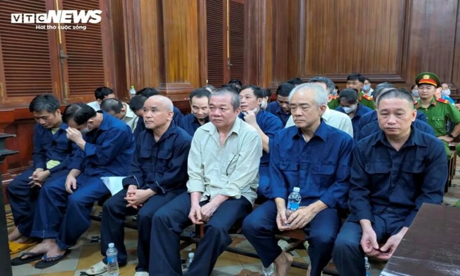 Xét xử 28 bị cáo vụ cấp khống gần 16.000 chứng chỉ lái xe – Hình 1