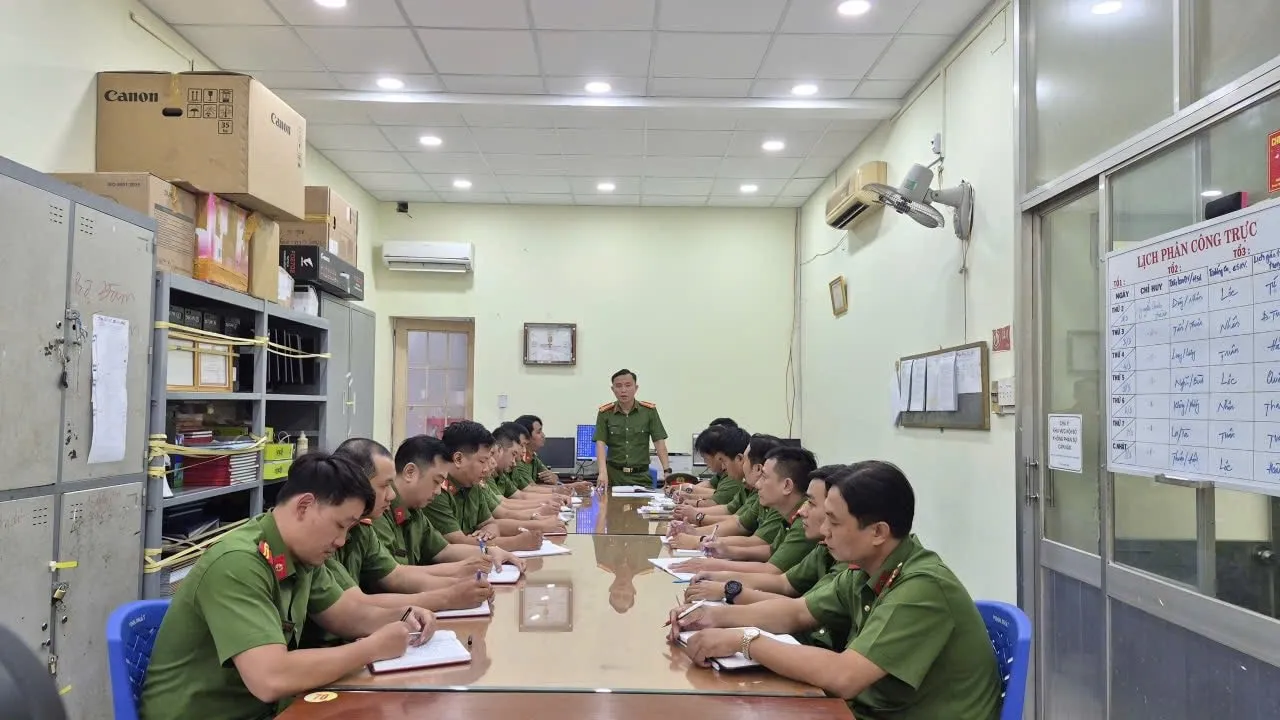 Công an các phường xã họp triển khai phương án đảm bảo an ninh trật tự cho ngày bầu cử