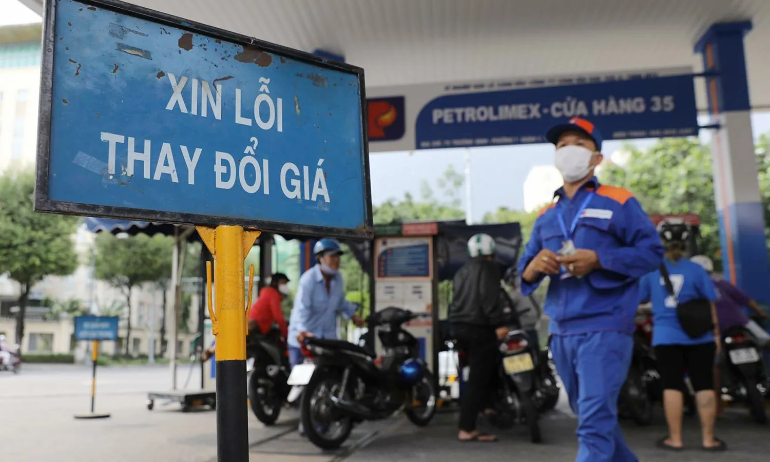 Giá xăng dầu đồng loạt giảm trong kỳ điều hành 11/3, xăng RON95-III ở mức 25.240 đồng/lít