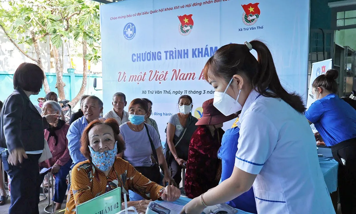 Khám, sàng lọc bệnh, cấp phát thuốc miễn phí cho hơn 400 người dân