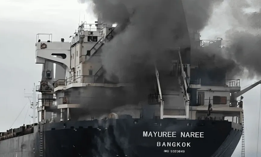 Iran tấn công hai tàu thương mại đi qua eo biển Hormuz