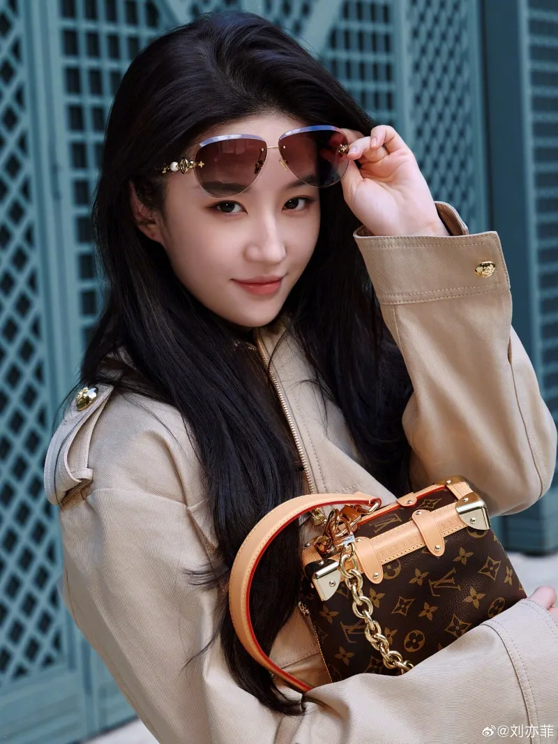 voh-luu-diec-phi-can-quet-tuan-le-thoi-trang-paris-2026-2