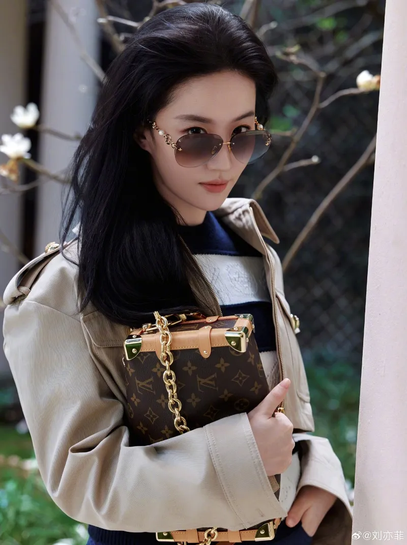 voh-luu-diec-phi-can-quet-tuan-le-thoi-trang-paris-2026-3