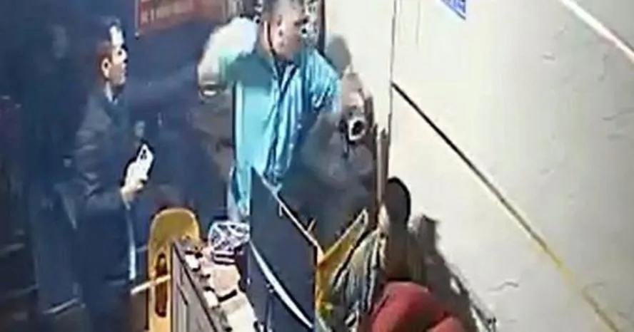 Công an vào cuộc vụ tài xế xe công nghệ hành hung người dân giữa đêm ở Hà Nội