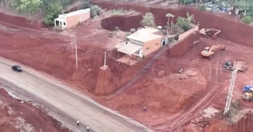 Vụ nhà dân cheo leo bên mép vực: Công an Đồng Nai vào cuộc điều tra